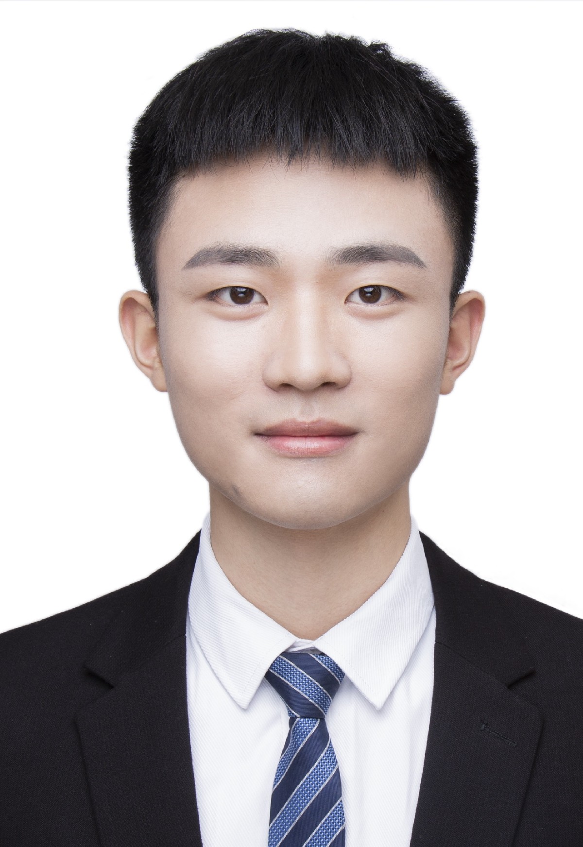 龙凌俊